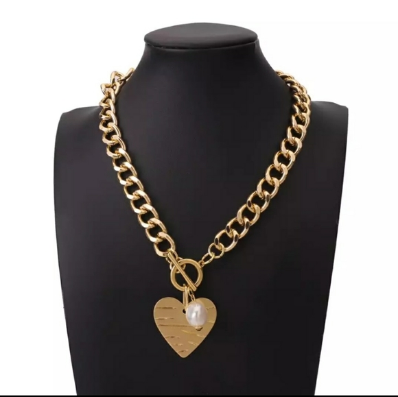 Gold tone💛 heart/pearl pendant  choker - Picture 1 of 5